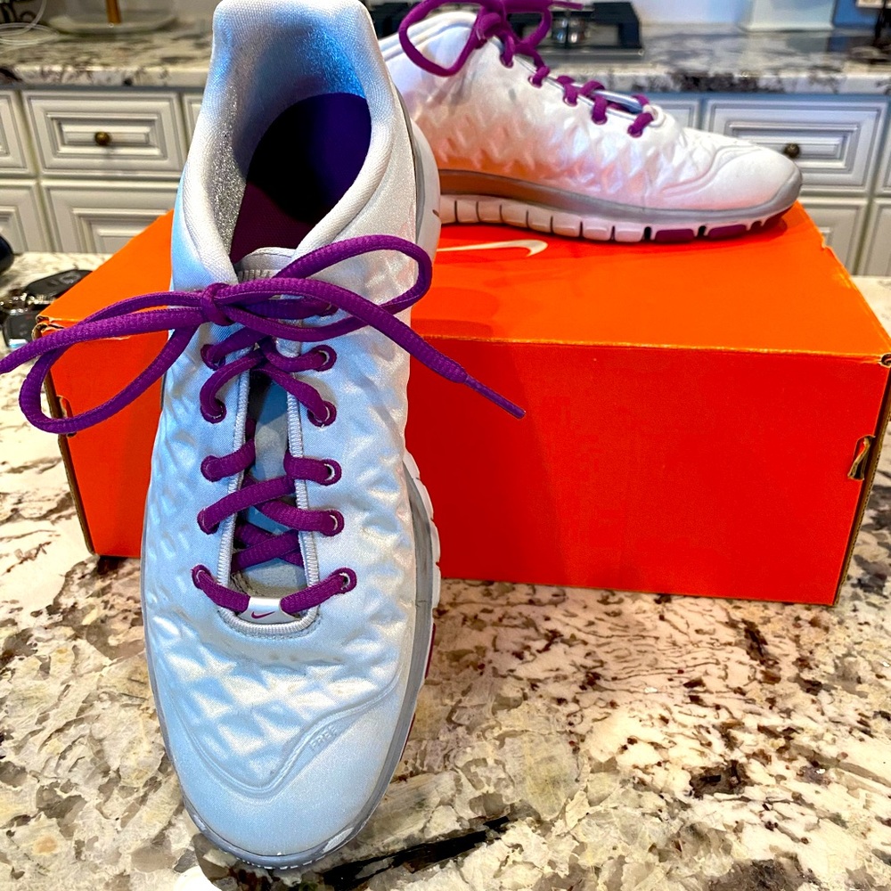 Like New Women’s Nike Free TR